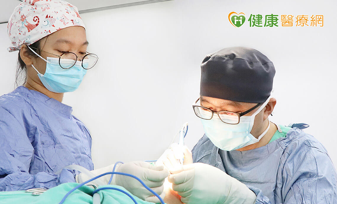 佳思優整形醫美診所黃仁吳醫師表示，眼袋術後視覺年齡可立即年輕五歲以上，並且有機會維持7-10年