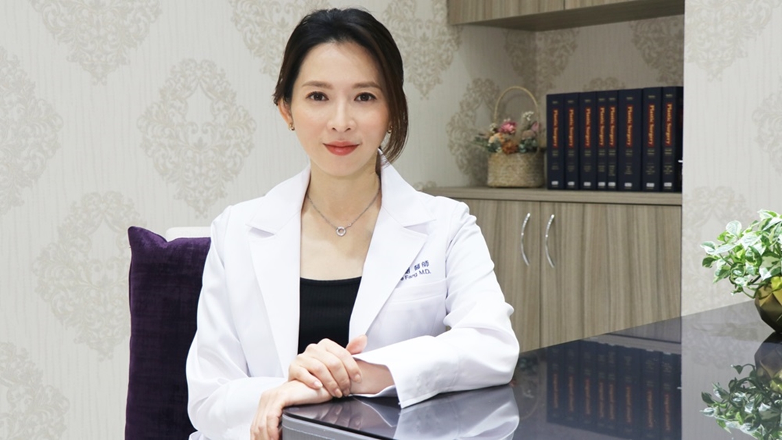 佳思优医美整形诊所整形外科专科医师方颖涵医师形象照，说明女性私密健康与骨盆底肌功能及漏尿问题