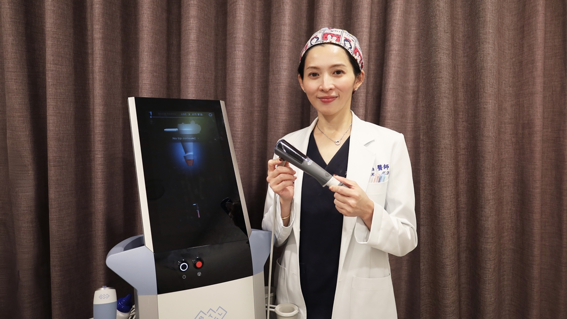 方穎涵院長推薦閨蜜電波私密保養，無痛改善鬆弛助女性重拾自信。