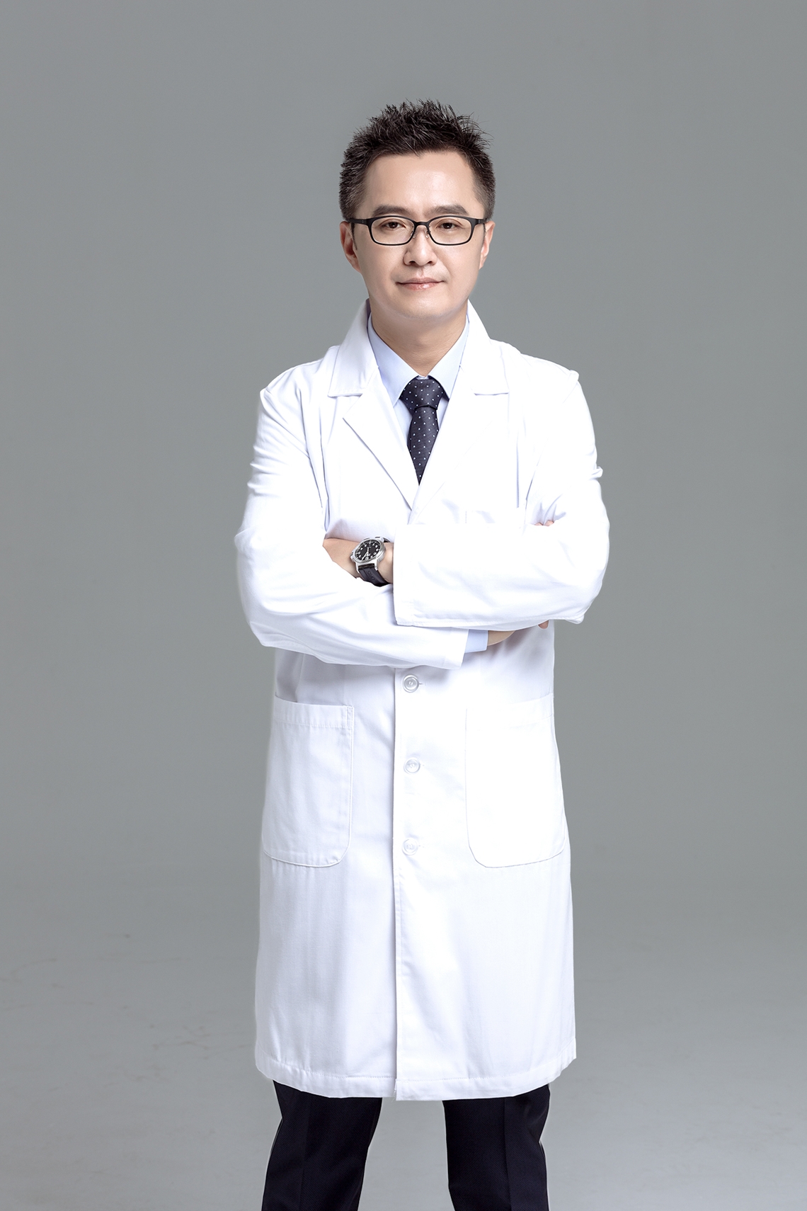 黃仁吳醫師提到局部脂肪堆積應確認荷爾蒙狀態、調整飲食結構、最後選擇體雕療程輔助難消脂肪。