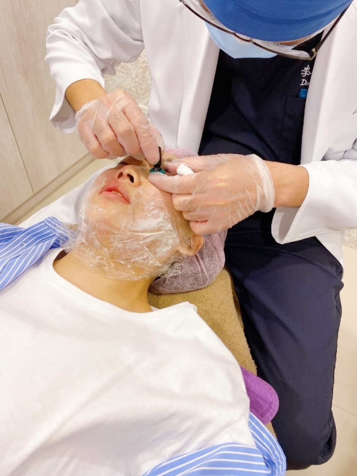 佳思優整形外科美學診所李博文醫師鳳凰電波拉皮治療前戴保護眼罩