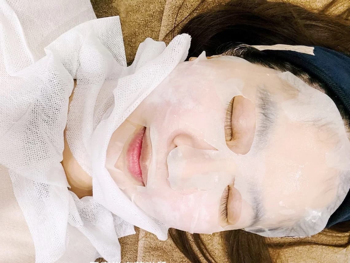 台中醫美佳思優診所-新倍提電音雙波術後敷上保濕面膜