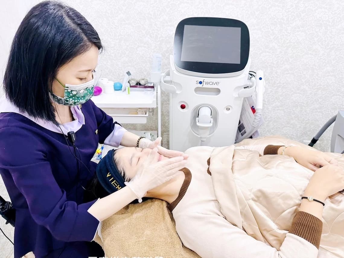 台中醫美佳思優診所新倍提電音雙波施打前卸妝洗臉