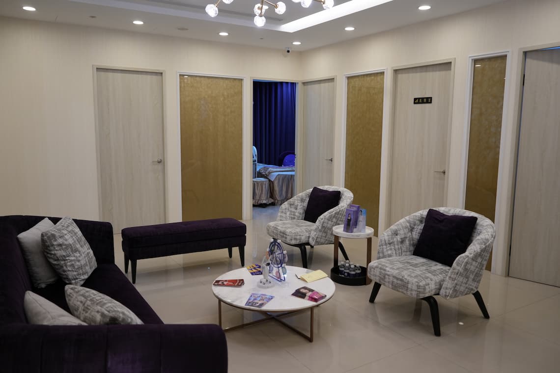 台中佳思優診所的二樓候診區寬闊。