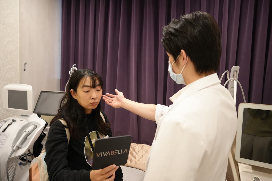 台中佳思優診所李政彣醫師來幫我施打海芙音波與海芙電波。