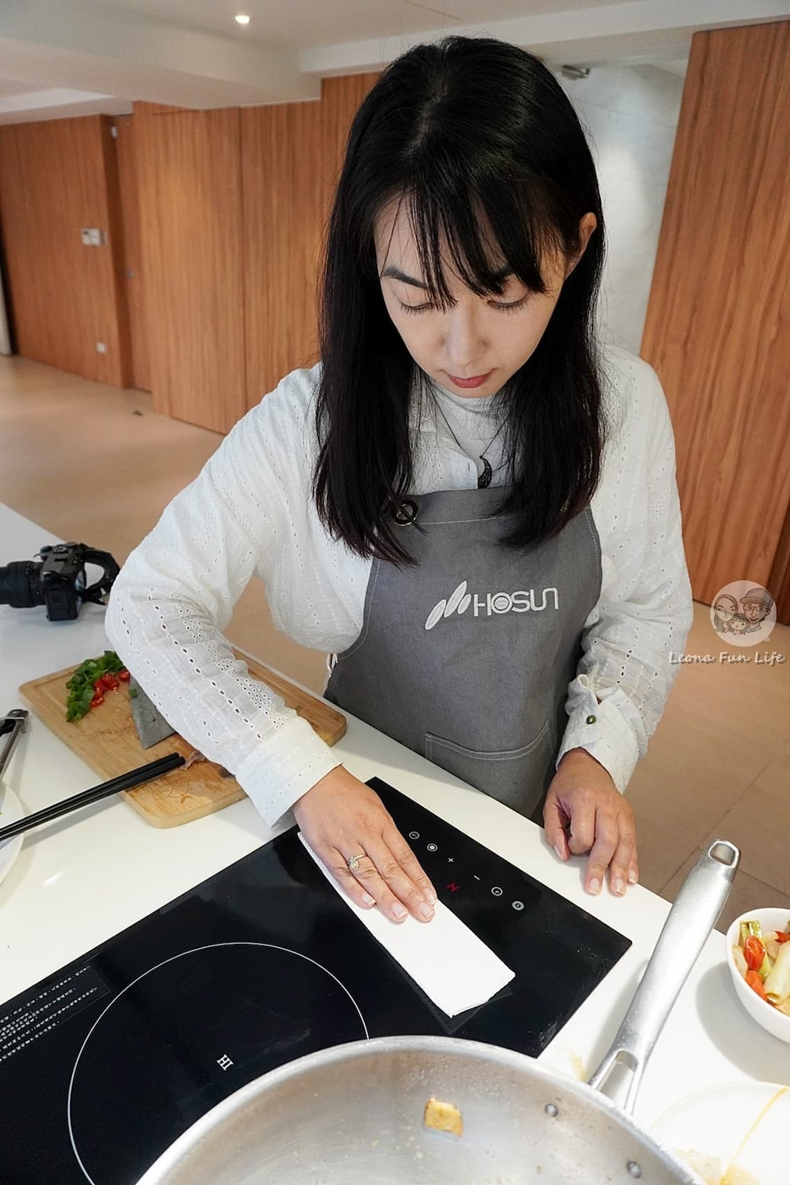 台中佳思優診所施打海芙音波與海芙電波術後效果明顯，臉明顯變緊變小。