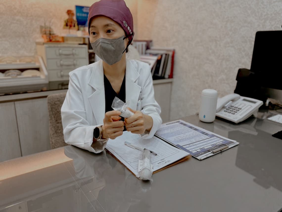 選擇來佳思優施作閨蜜電波，特別選擇專門做私密手術痔瘡手術為主的直腸外科賴依伶醫師，賴醫師諮詢時非常溫柔且細心，了解過往的生活形態與狀況。