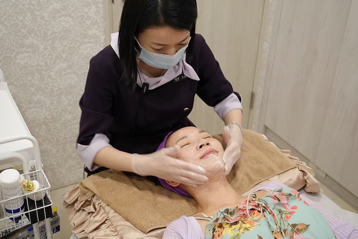 佳思优诊所亲切的护理团队协助进行海芙音波媚必提术前准备