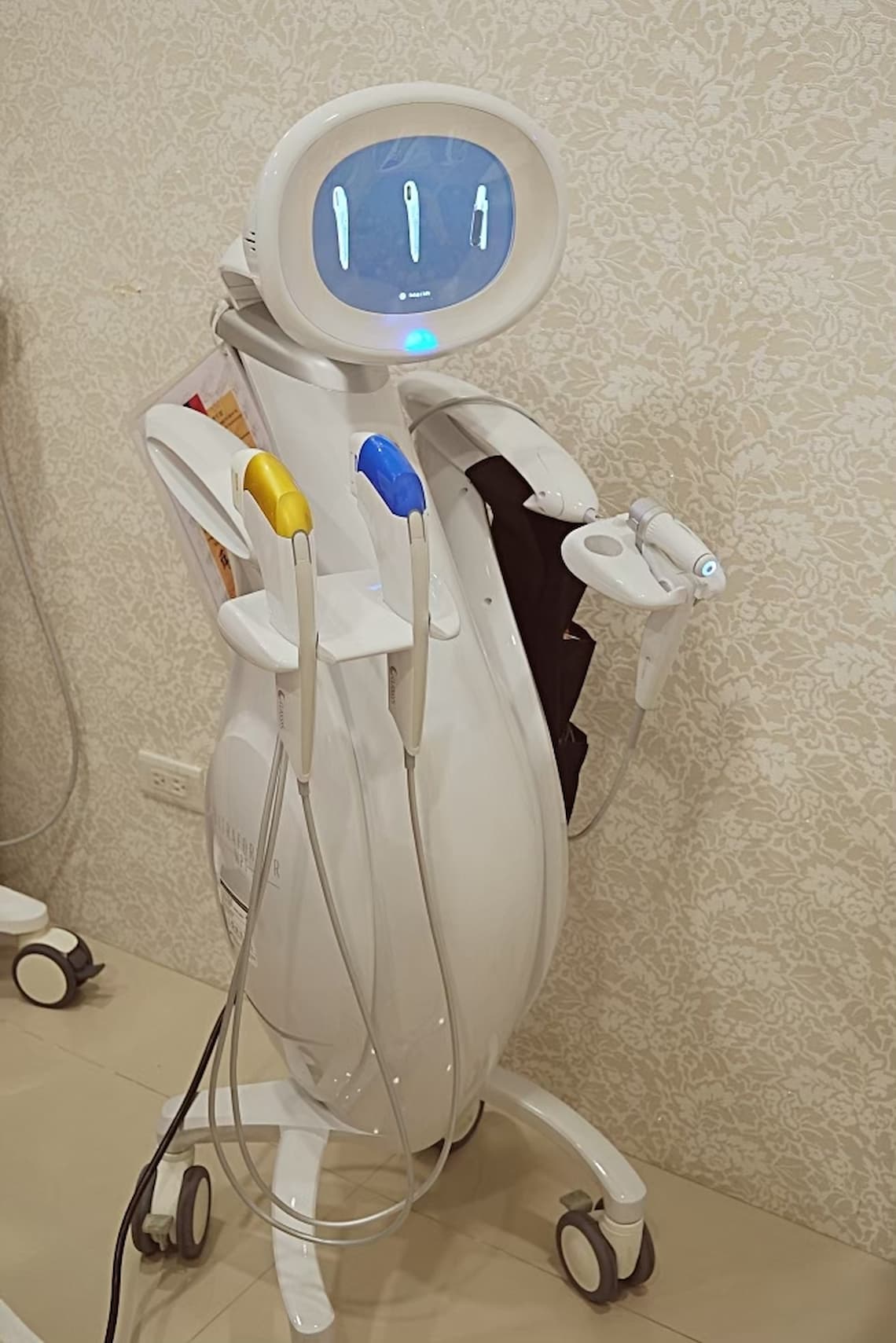 佳思优诊所引进的第四代海芙音波媚必提MPT仪器外观