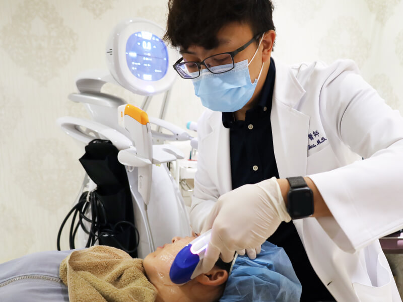 许庭杰 医师施打Mpt媚必提音波