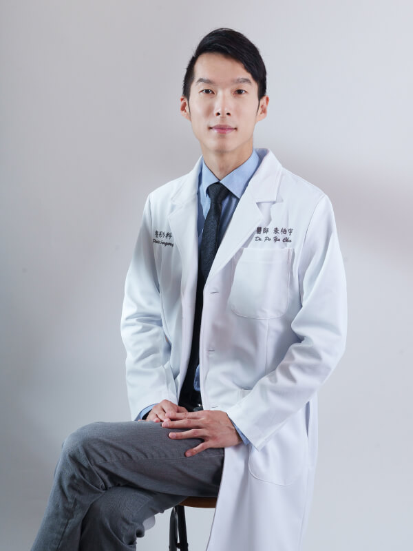 整形外科與醫學美容經驗的朱柏宇醫師，擅長以細膩觀察與專業評估，從五官比例、胸型條件到身形線條，為每位貴賓規劃合適的美學方案。